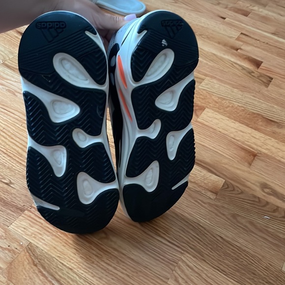 adidas Yeezy 700 Wave Runner - Picture 4 of 4